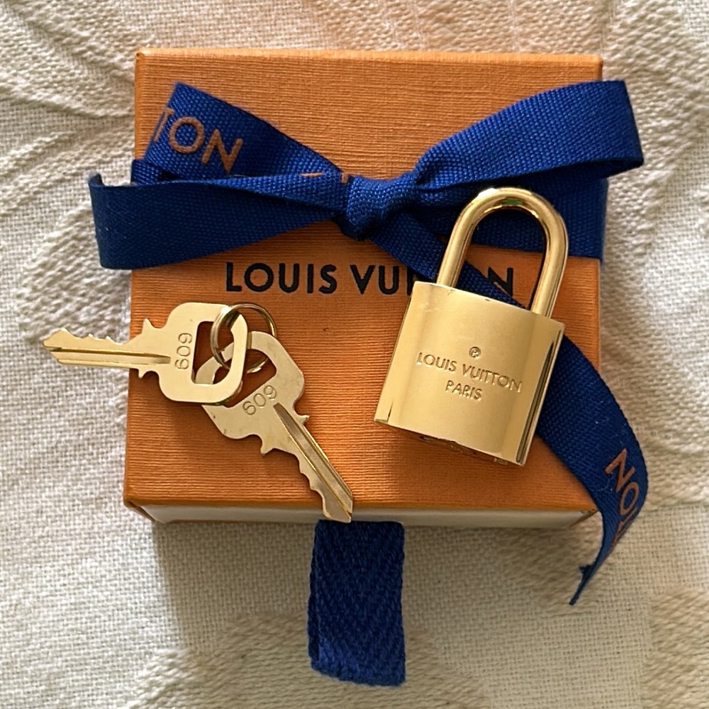 Louis Vuitton Padlock & Keys Hold color